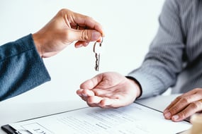 transfering physical keys from one hand to another 